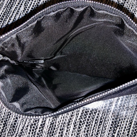 GUCCI Black Velvet GWP Zipper Pouch. Silver Zipper with Bamboo design on Pull. - Picture 4 of 11